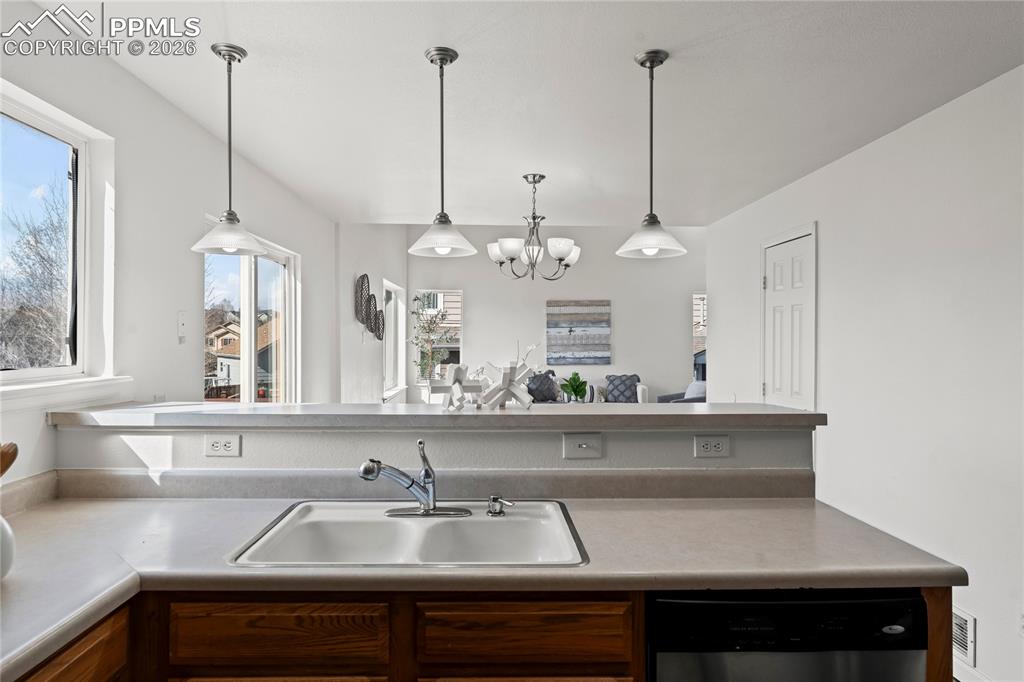 Image 10 of 21: Kitchen