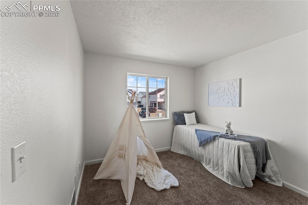 Image 14 of 21: Bedroom