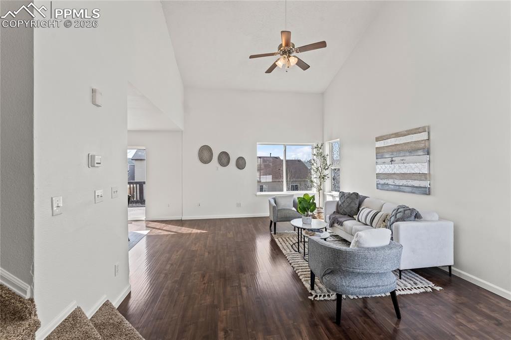 Image 5 of 21: Living Room