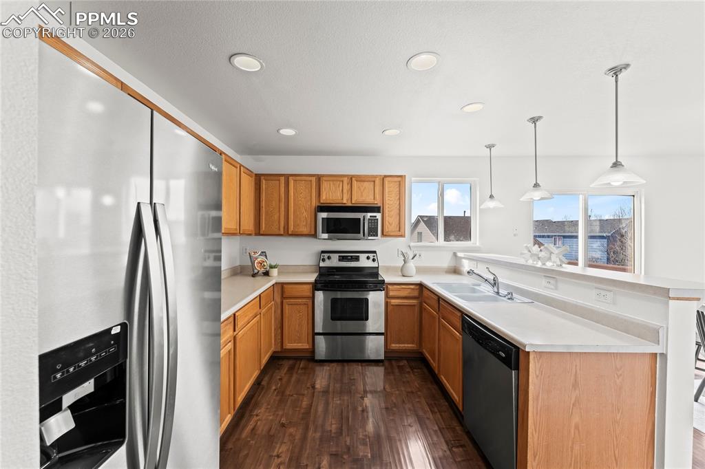 Image 8 of 21: Kitchen