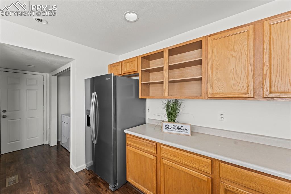 Image 9 of 21: Kitchen