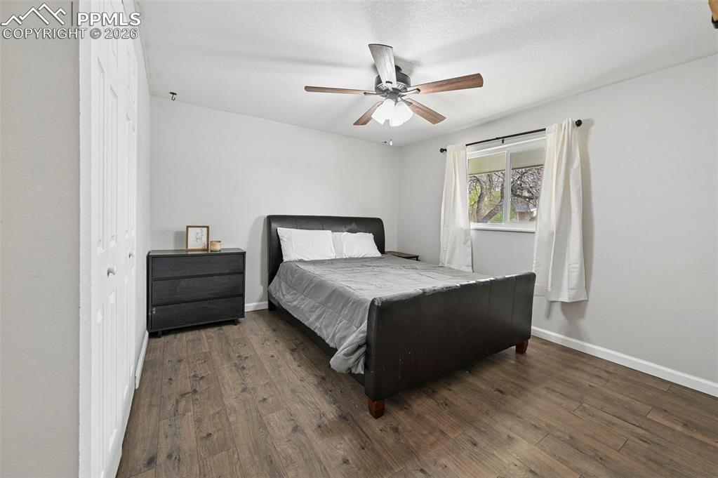 Image 10 of 38: Bedroom