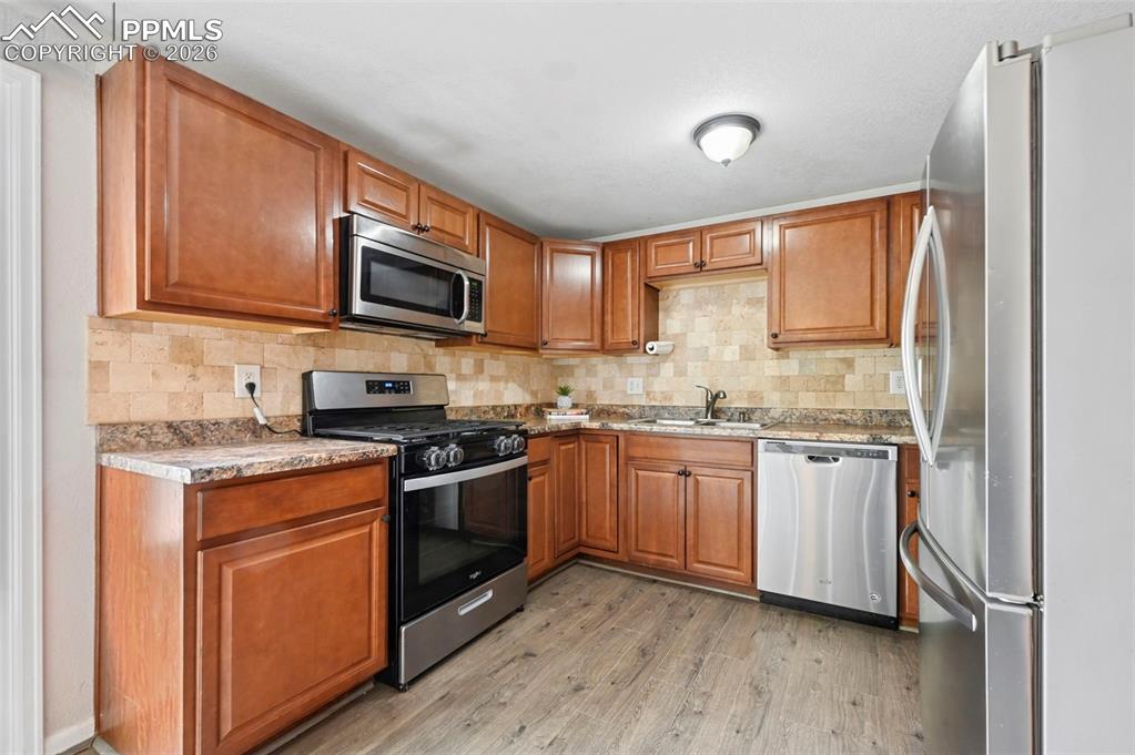 Image 6 of 38: Kitchen