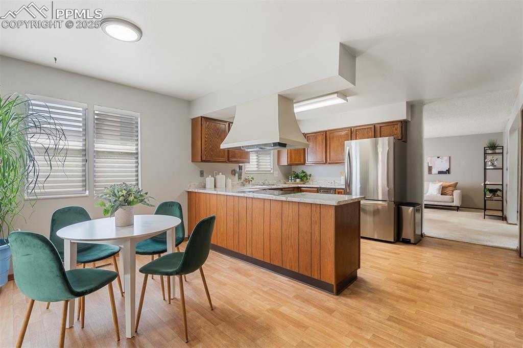 Image 12 of 25: Kitchen
