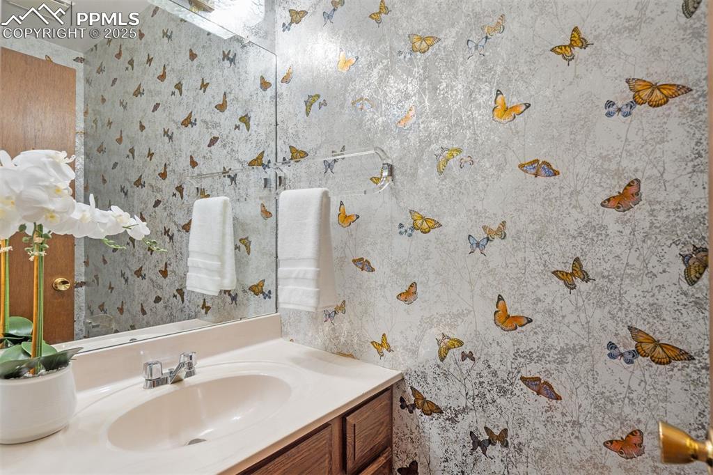 Image 15 of 25: Bathroom