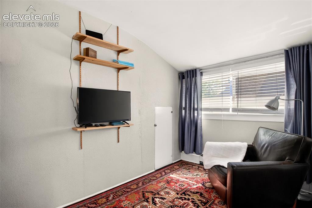 Image 18 of 30: Primary bedroom sitting room