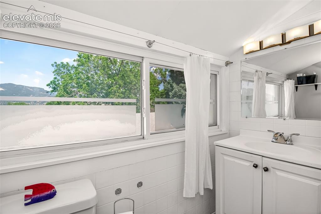 Image 21 of 30: Upper level half bath
