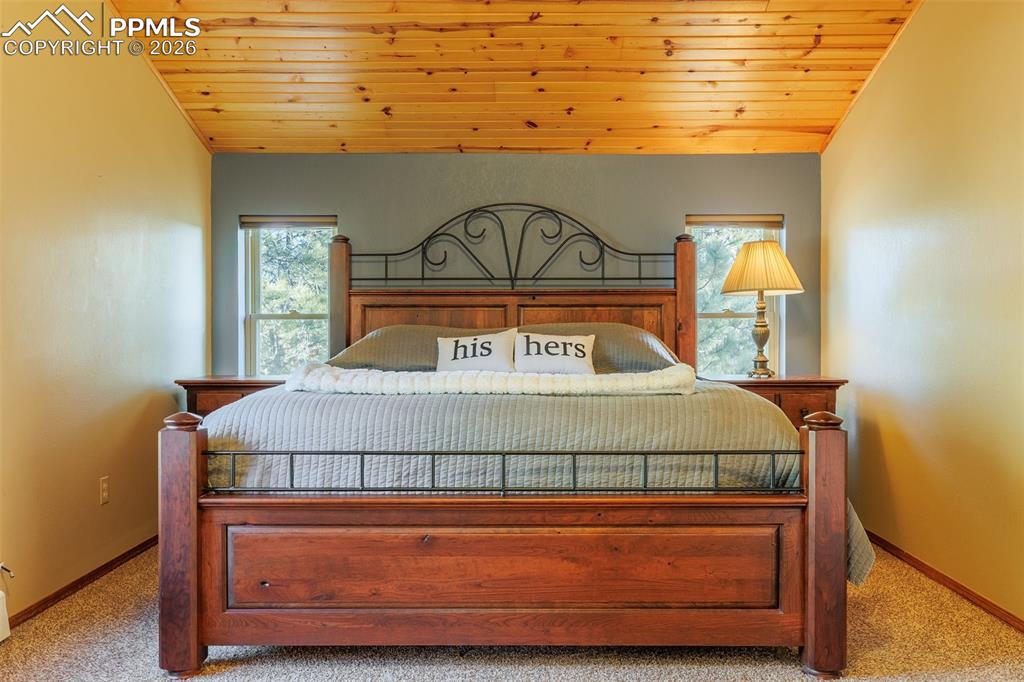 Image 17 of 49: Bedroom