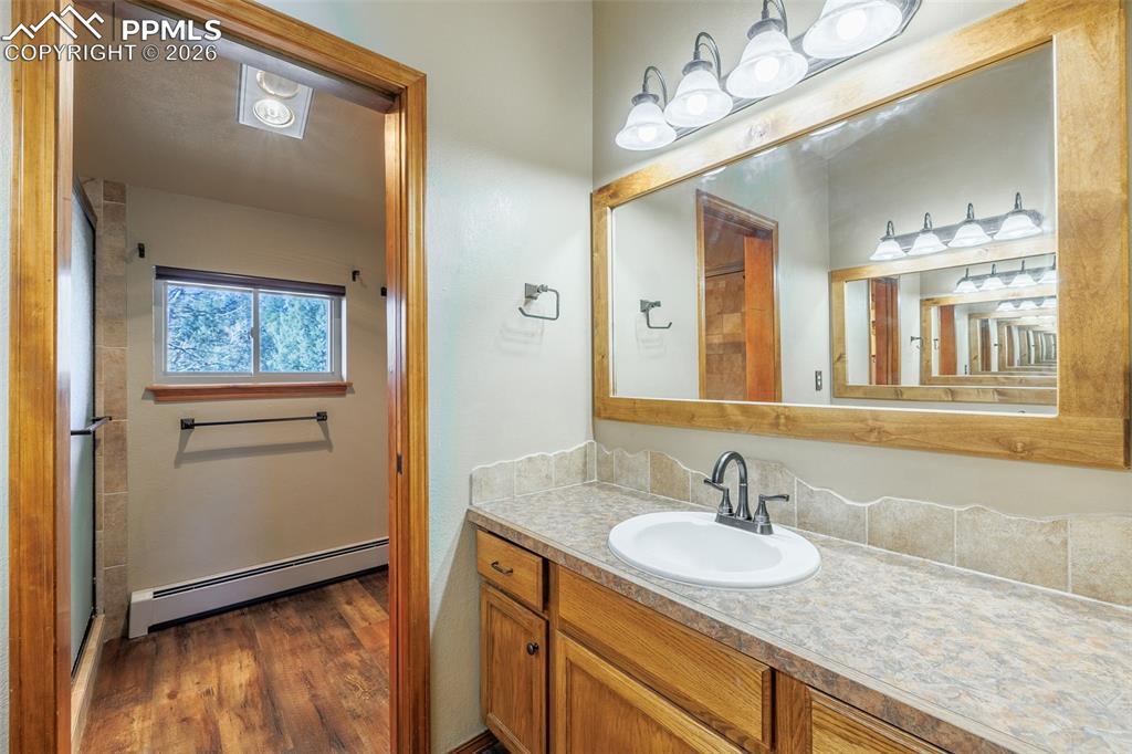 Image 19 of 49: Bathroom