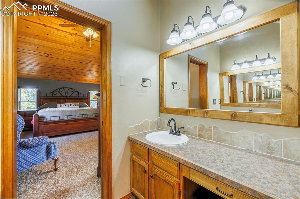 Image 20 of 49: Bathroom