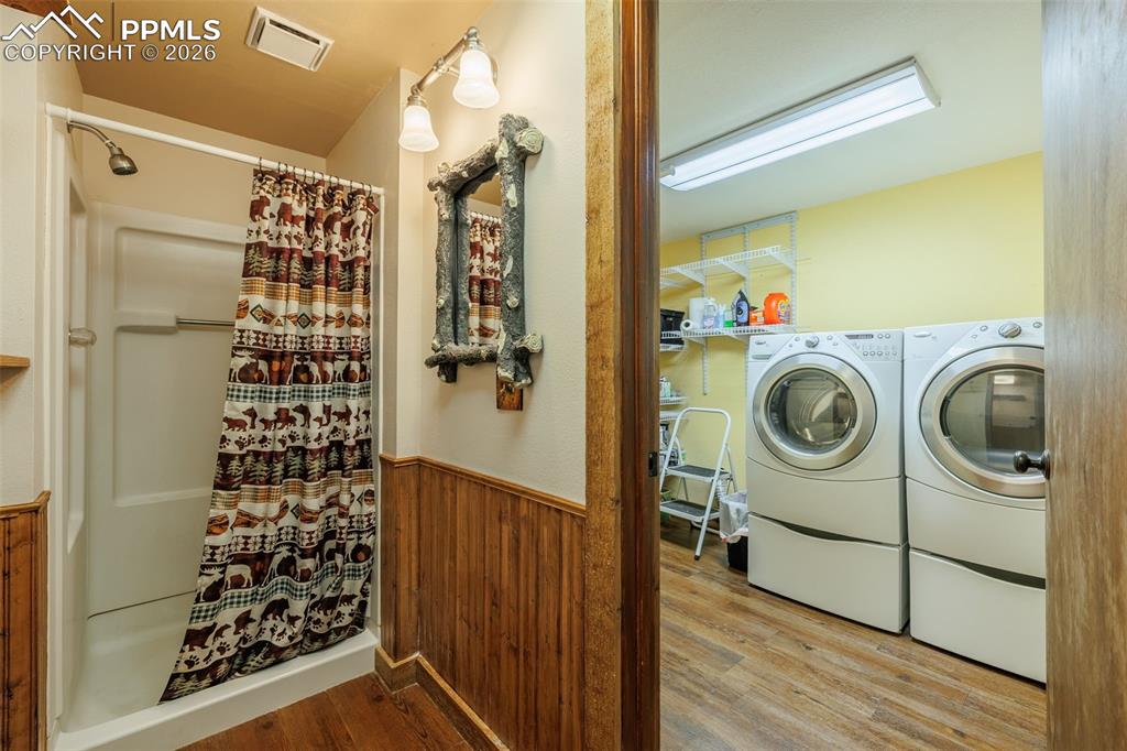 Image 33 of 49: Laundry