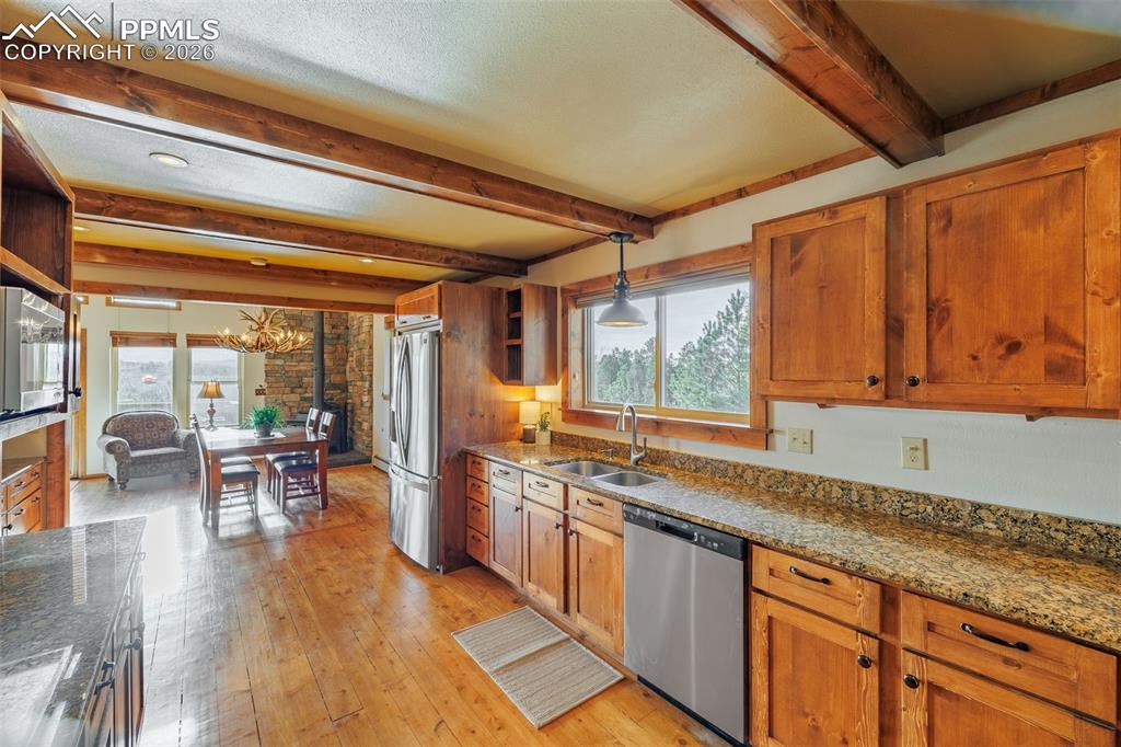 Image 5 of 49: Kitchen