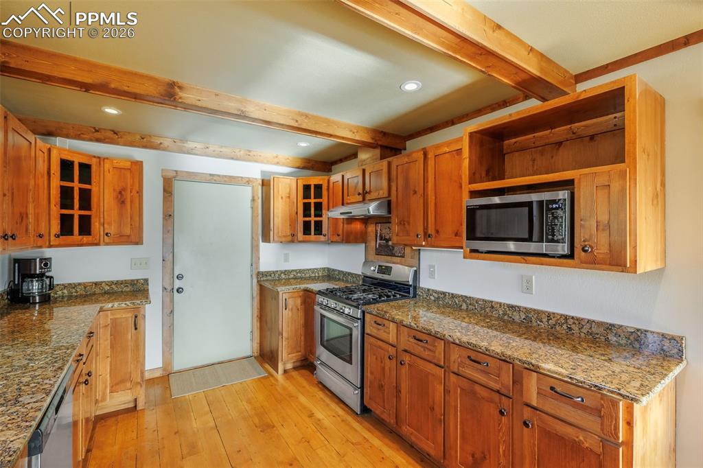 Image 6 of 49: Kitchen