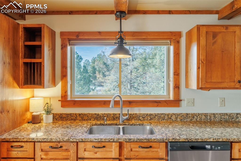 Image 8 of 49: Kitchen