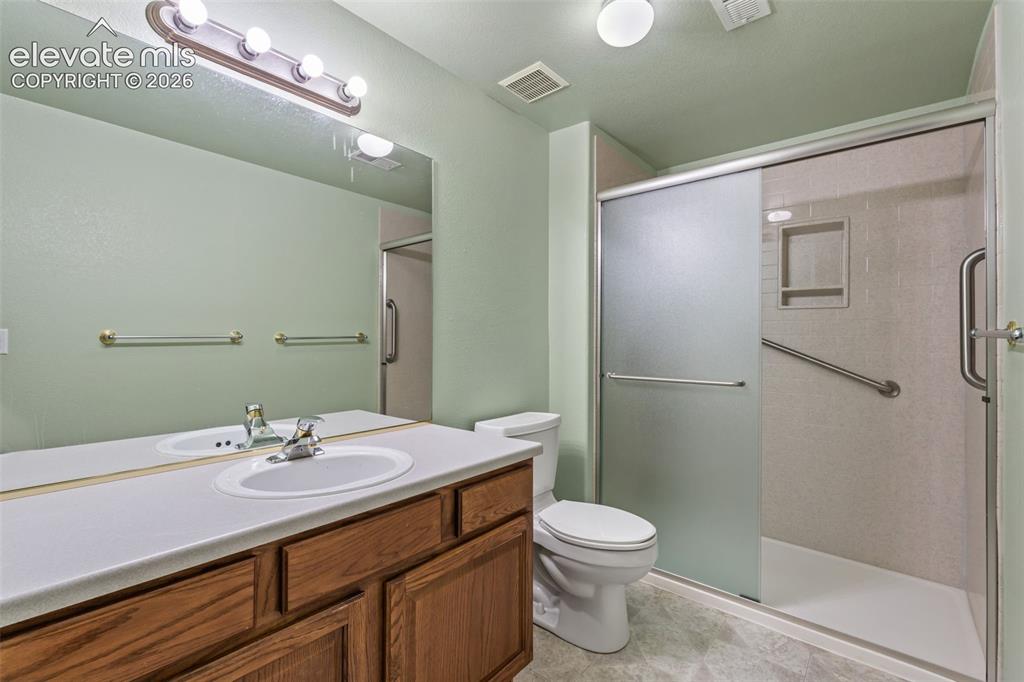 Image 18 of 42: Bathroom