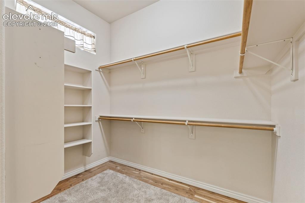 Image 28 of 42: Closet