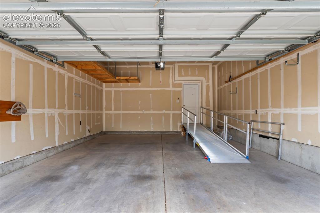 Image 42 of 42: Garage