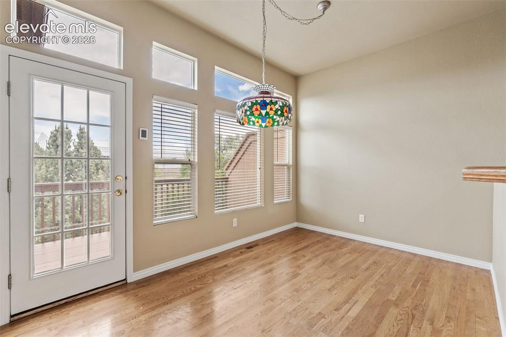 Image 7 of 42: Dining Area