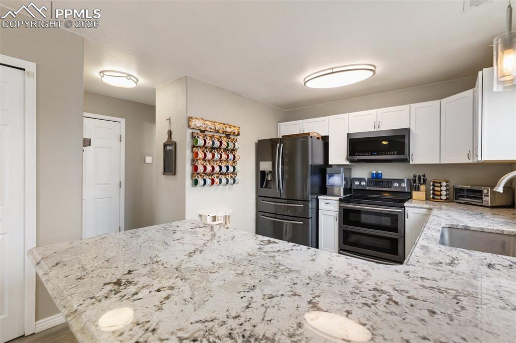 Image 11 of 49: Kitchen