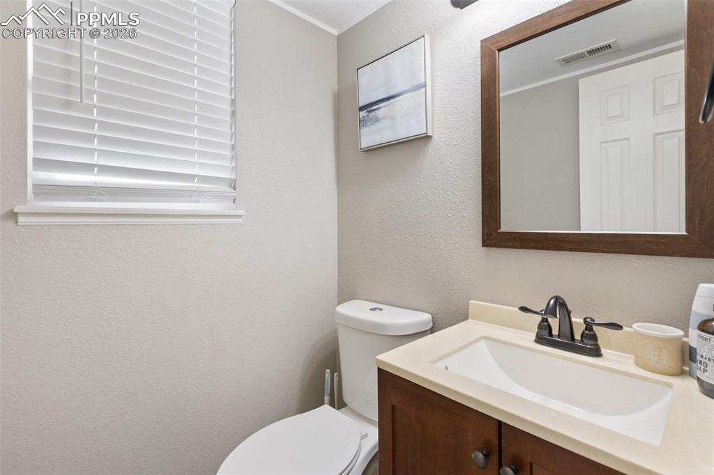 Image 16 of 49: Bathroom