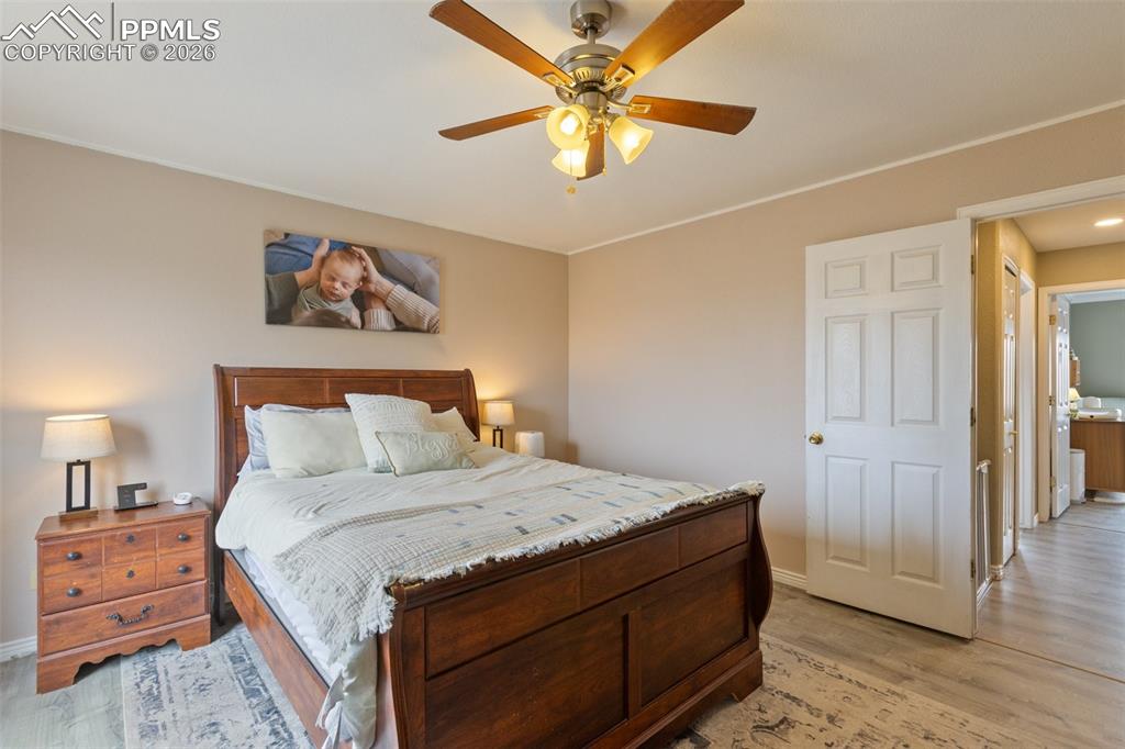 Image 18 of 49: Bedroom