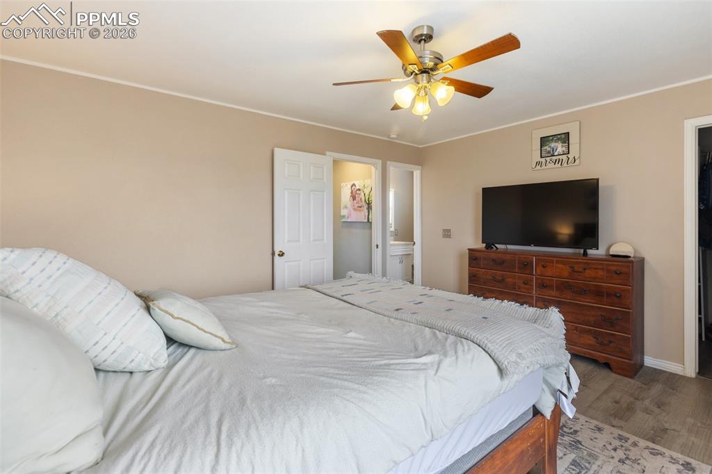 Image 19 of 49: Bedroom