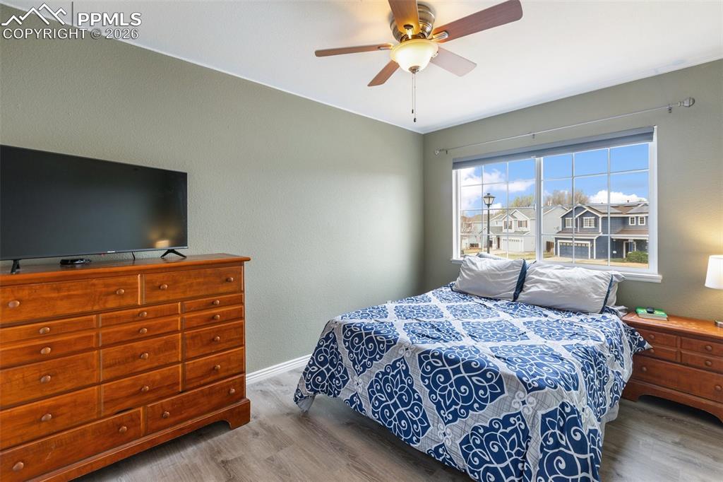 Image 23 of 49: Bedroom