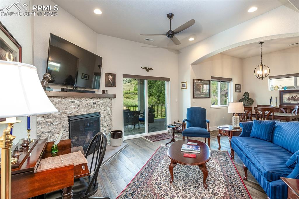 Image 20 of 50: Living Room