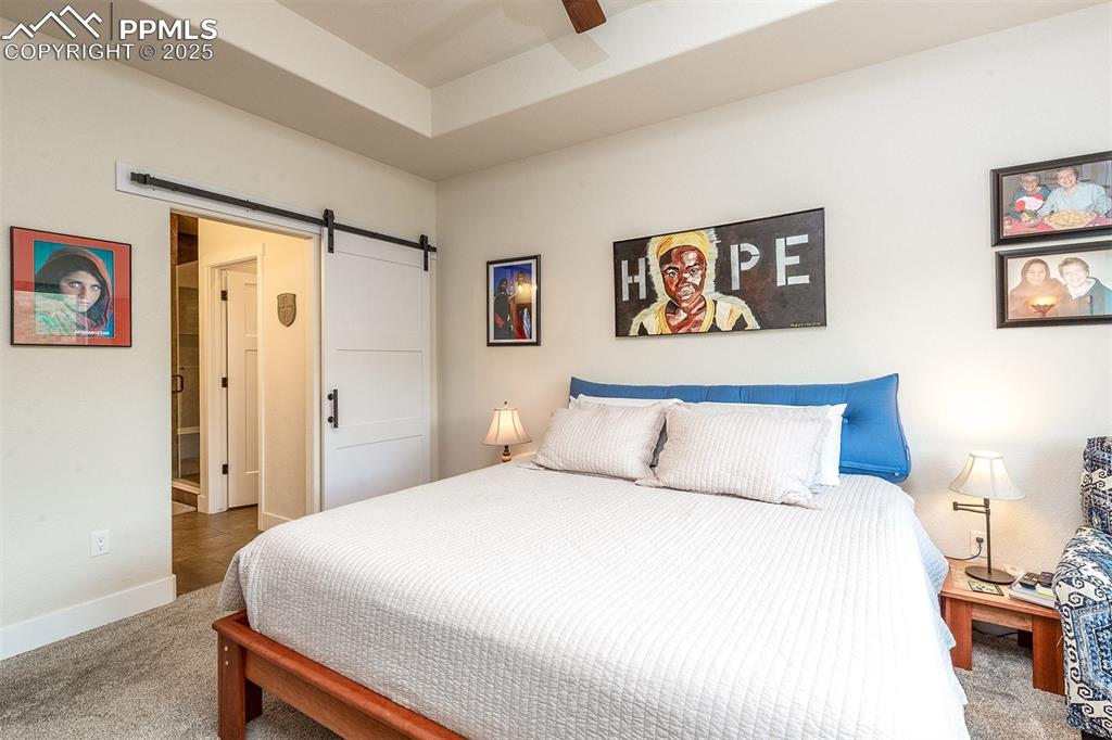 Image 27 of 50: Bedroom