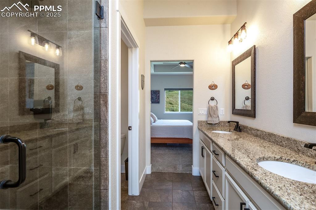 Image 29 of 50: Bathroom