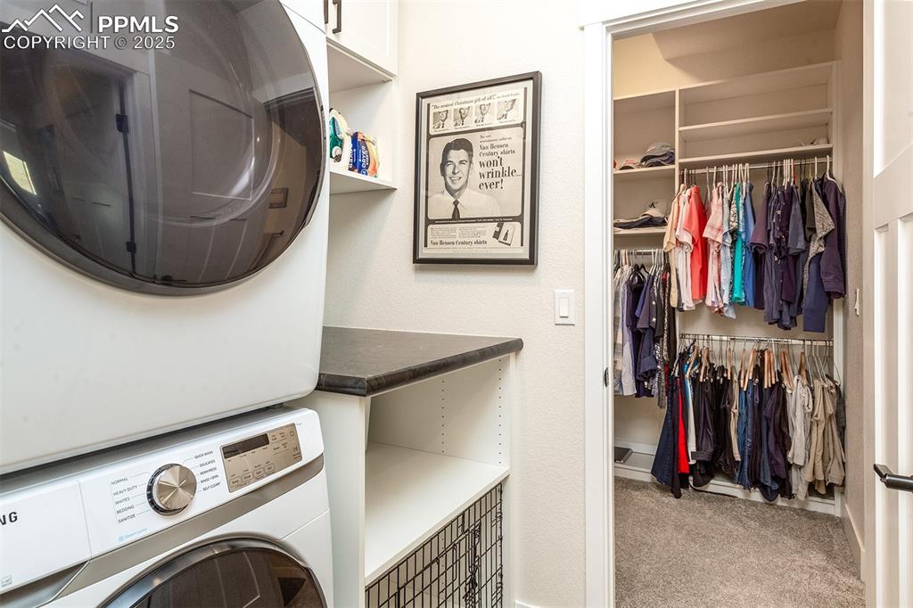 Image 32 of 50: Laundry