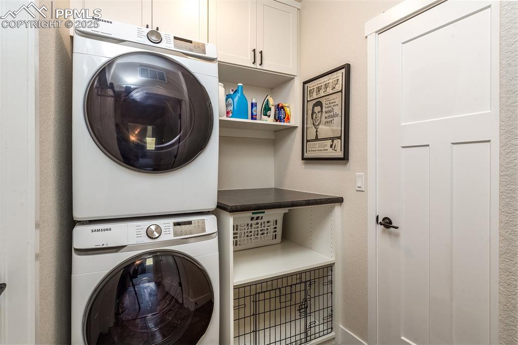 Image 33 of 50: Laundry