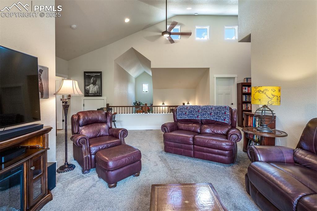 Image 37 of 50: Living Room