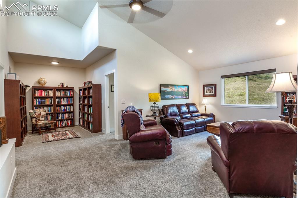 Image 38 of 50: Living Room