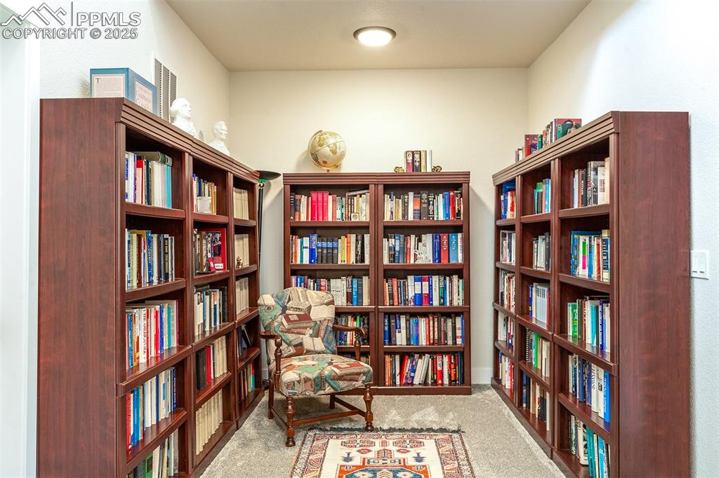 Image 39 of 50: Sitting Room