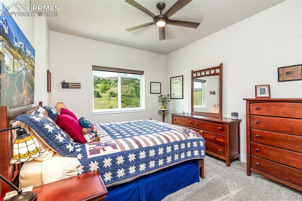 Image 41 of 50: Bedroom