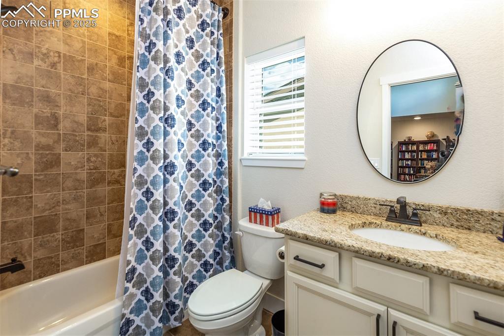 Image 43 of 50: Bathroom