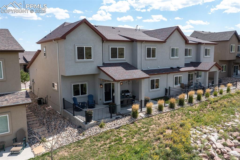 Image 6 of 50: Back of Structure