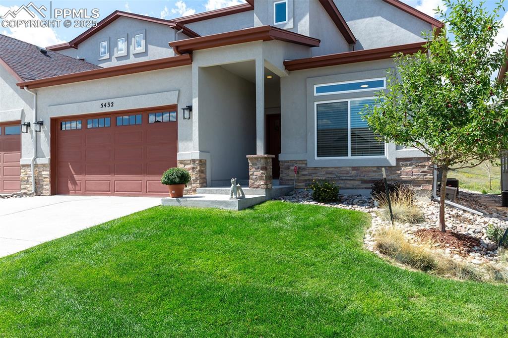 Image 8 of 50: Front of Structure