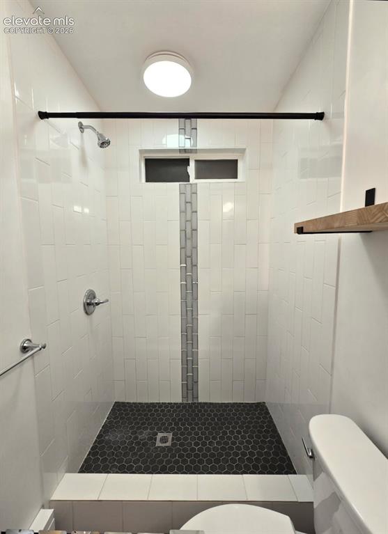 Image 31 of 43: Bathroom