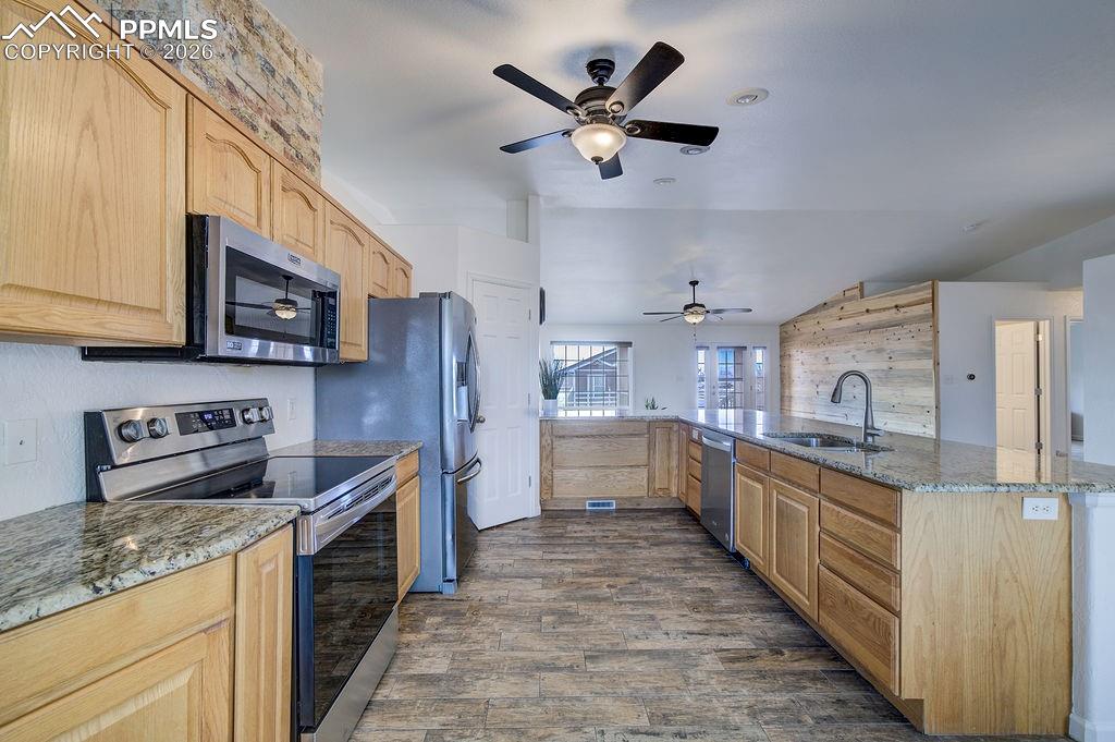 Image 11 of 43: Kitchen