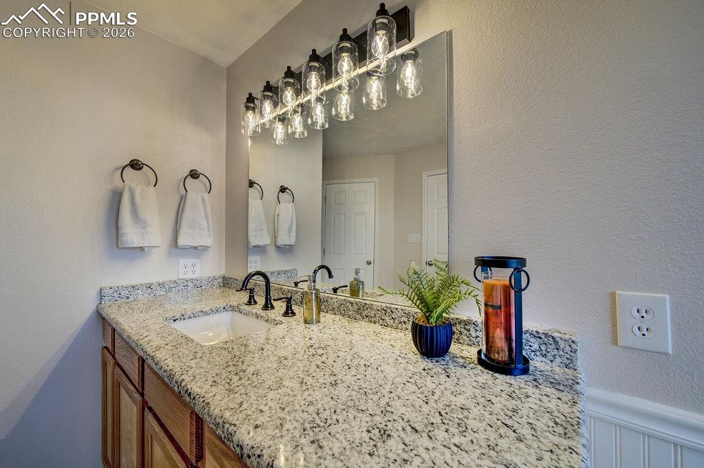 Image 23 of 43: Bathroom