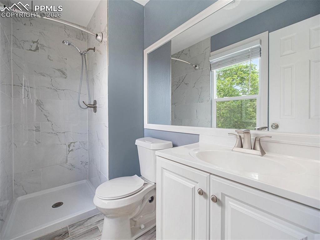 Image 13 of 20: Bathroom