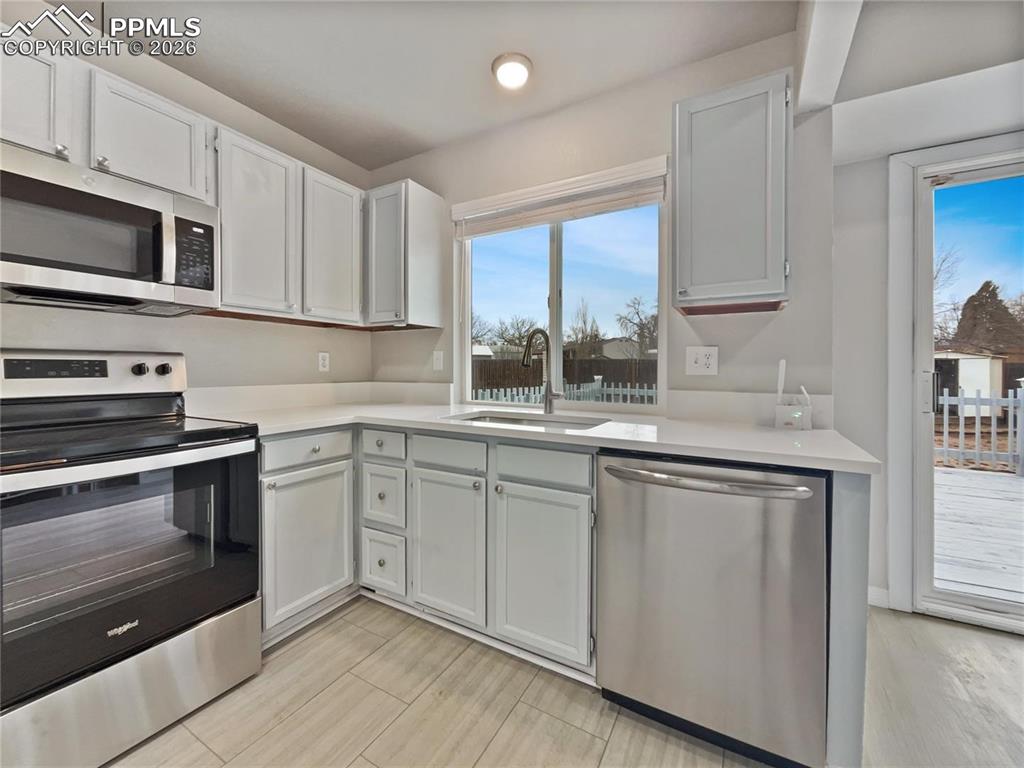 Image 6 of 20: Kitchen