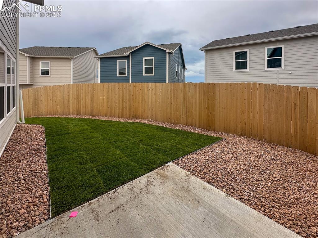 Image 13 of 40: Yard