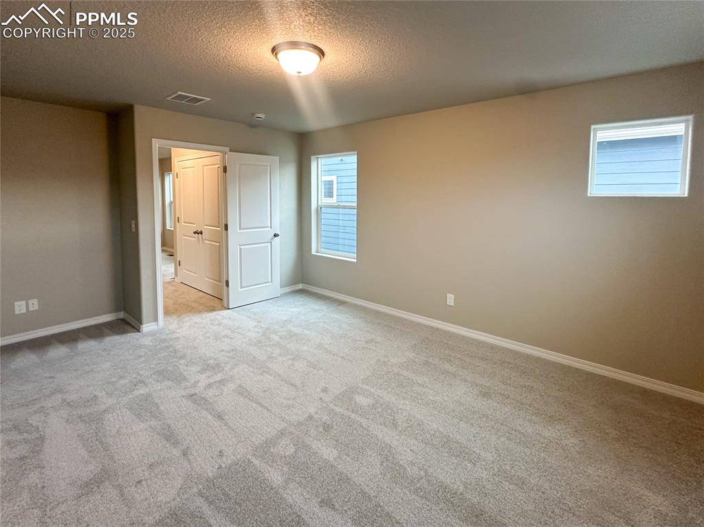 Image 8 of 40: Primary bedroom 