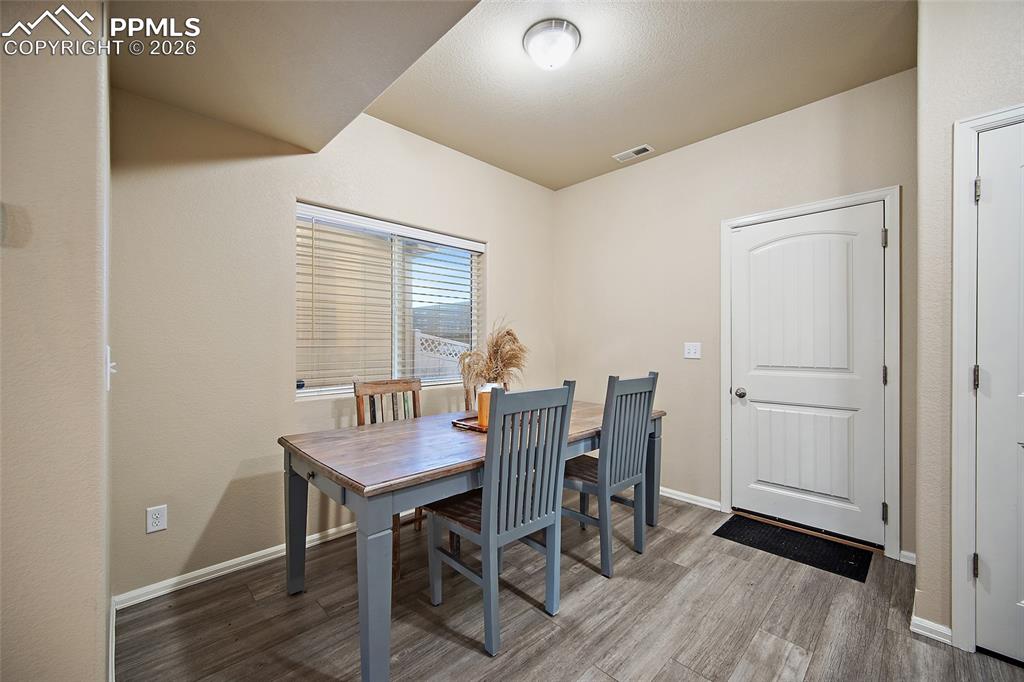 Image 5 of 38: Dining Area