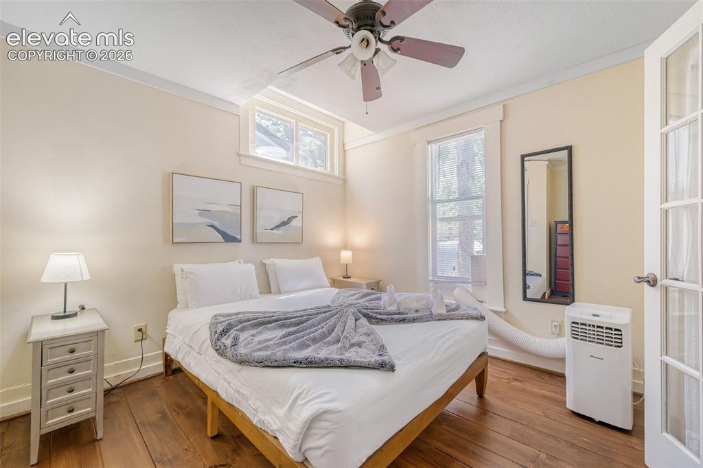 Image 14 of 28: Bedroom