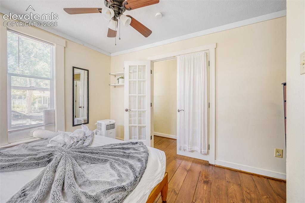 Image 15 of 28: Bedroom