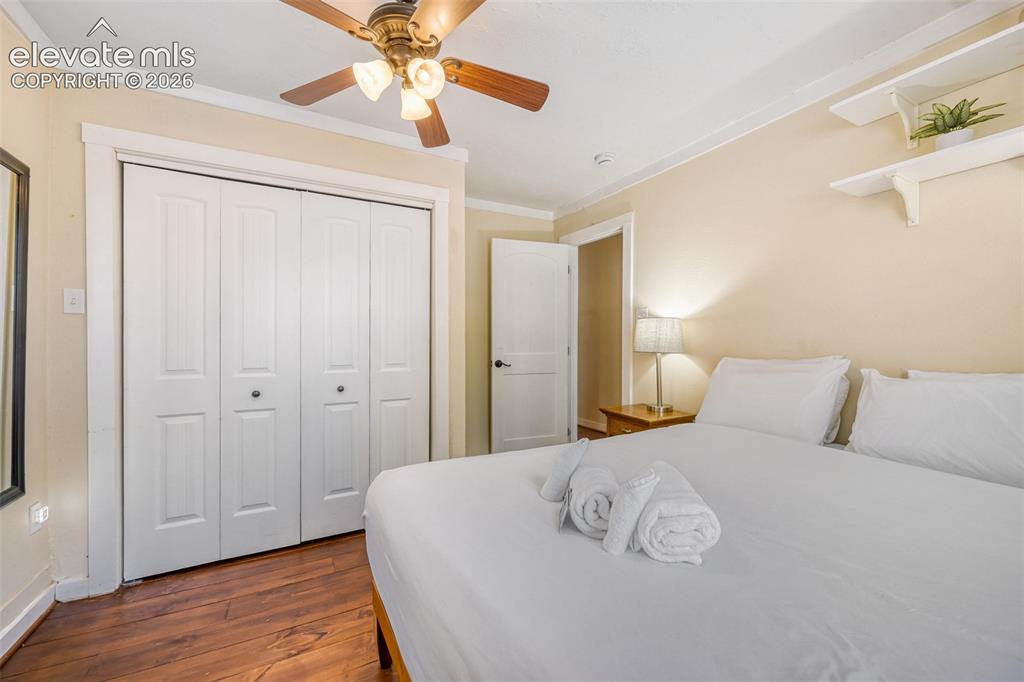 Image 17 of 28: Bedroom